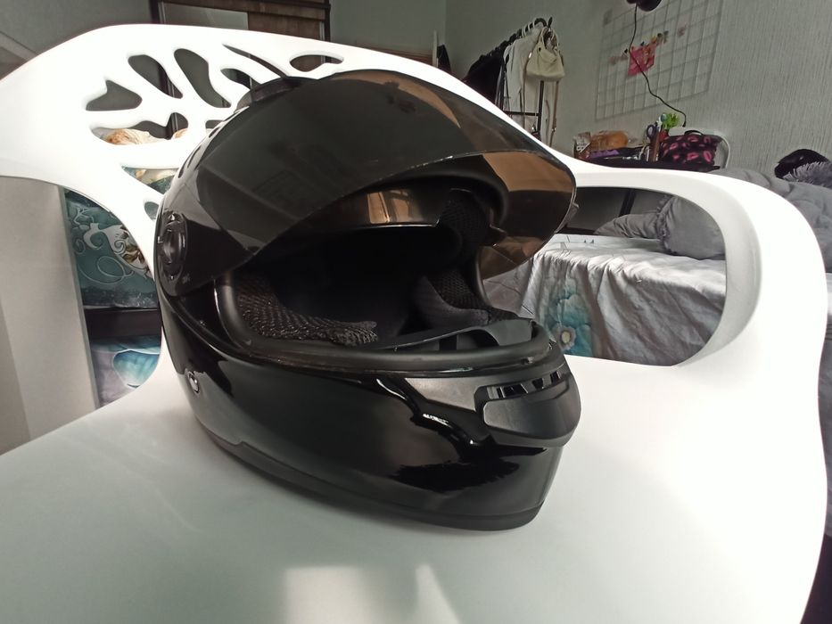 Срочно продается мотоциклетный шлем