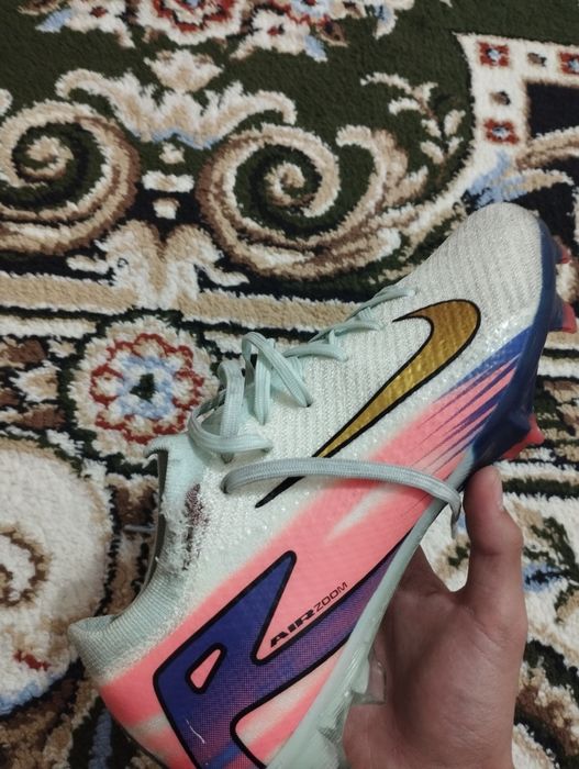 Футбольные бутцы срочно продаю