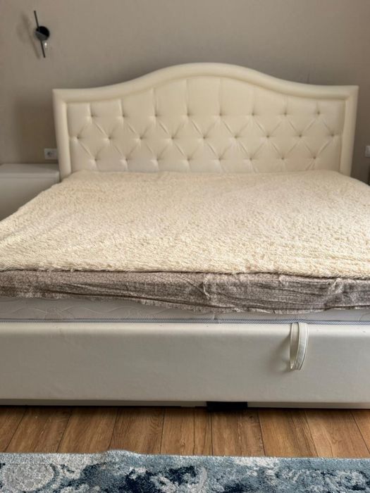 Продам двуспальную кровать в хорошем состоянии