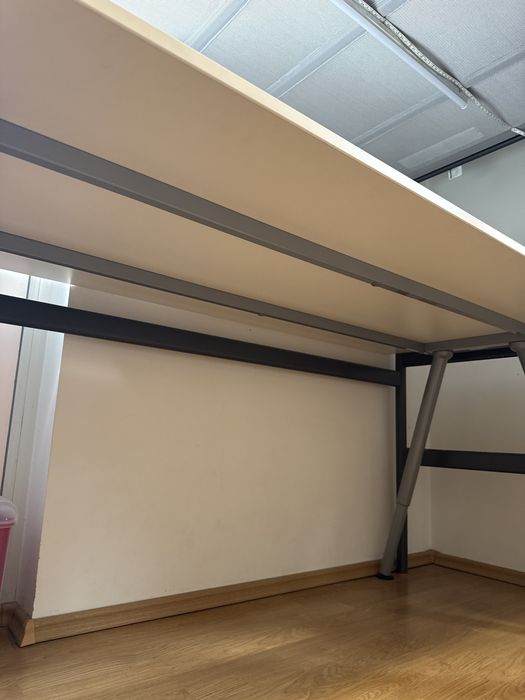 Birou de culoare alba ikea