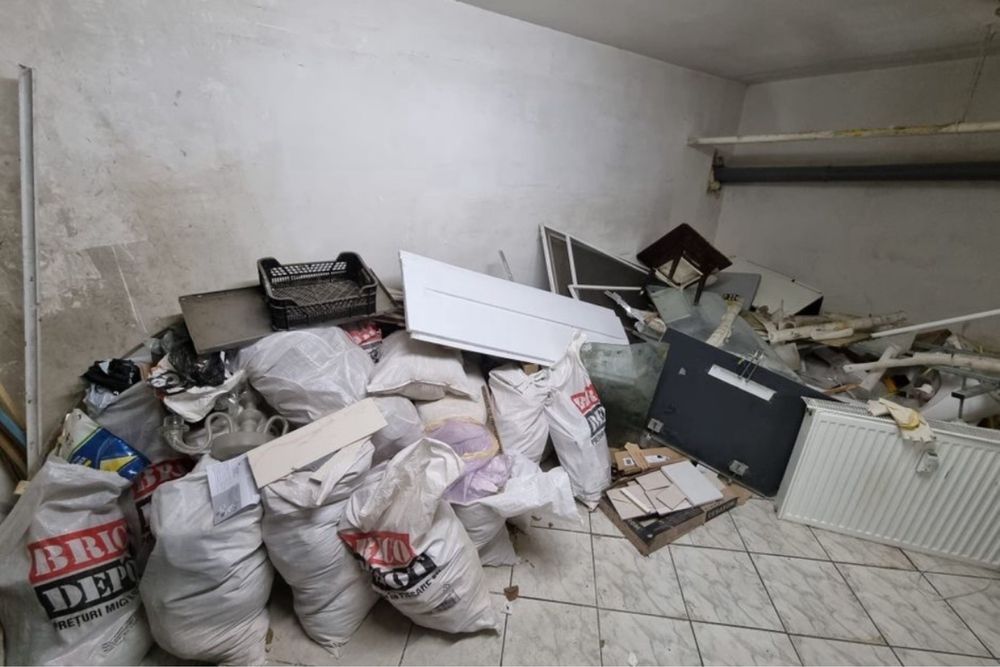 Transport moloz,crengi,mobila Demolari manuale