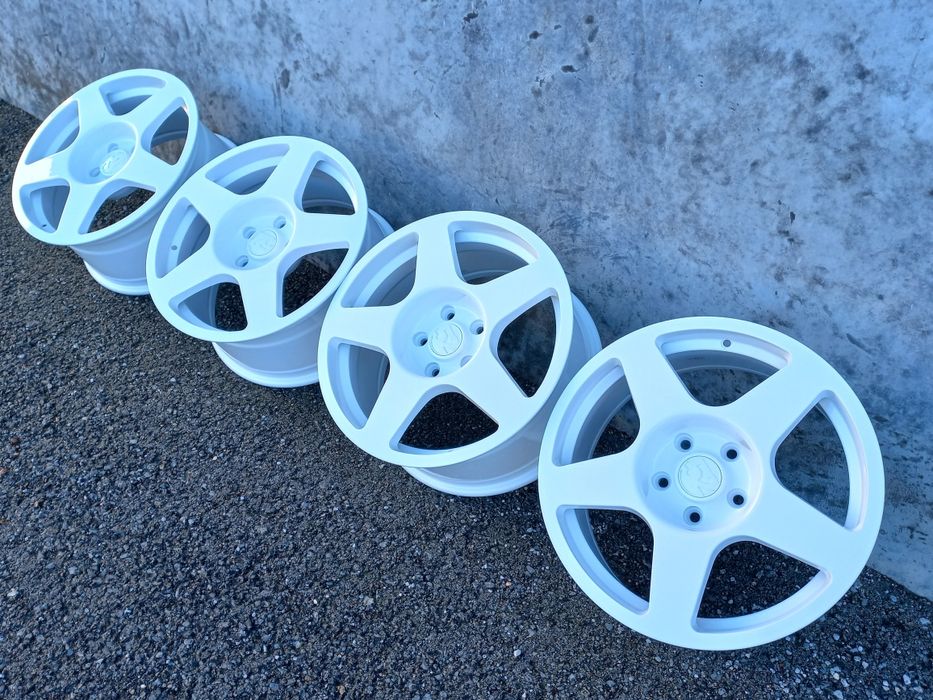 17.5x114.3 Fifteen 52 Pure White 8.0ж ет40 Honda Toyota Mitsubushi Sub