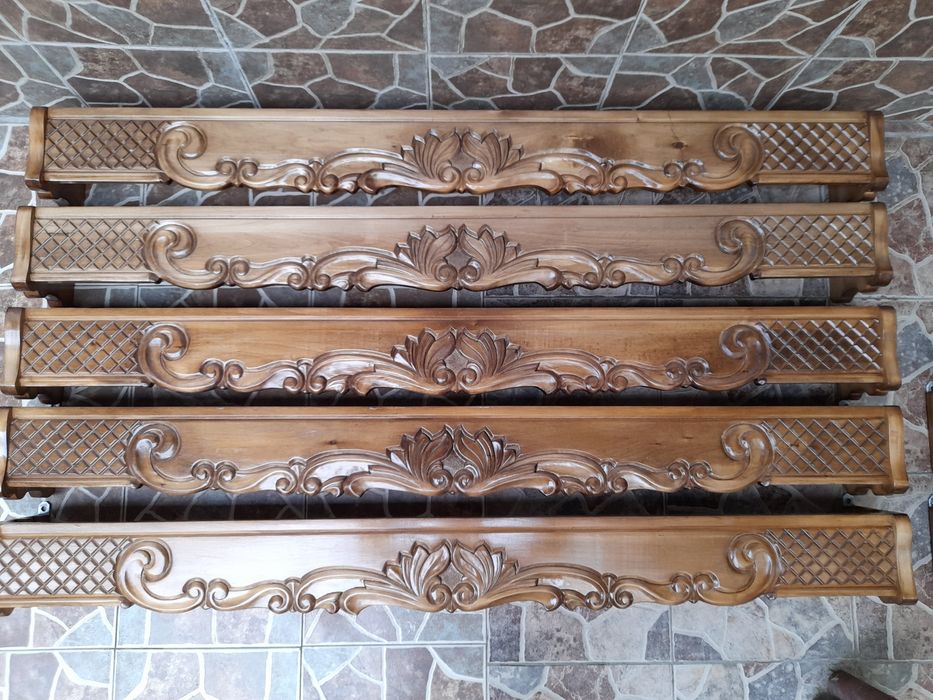 Galerii lemn natural.