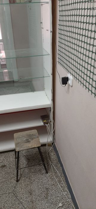 Ветрина для продажи косметики