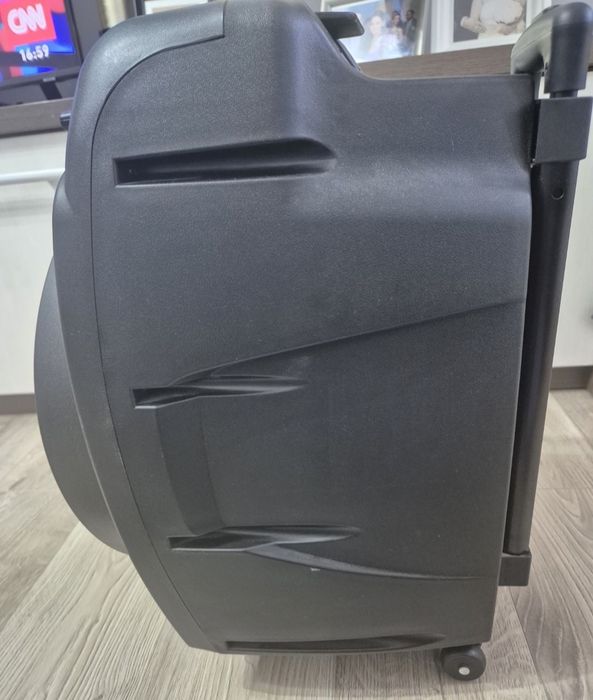 Vand boxa akai in stare perfecta de funtionare si extetic inpecabil