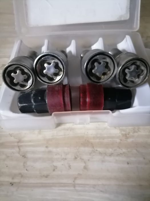 Продам секретные болты .