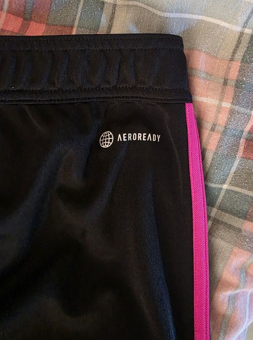 Продавам долнище Adidas