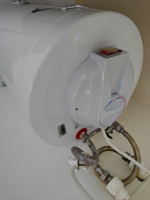 Vând boiler electric