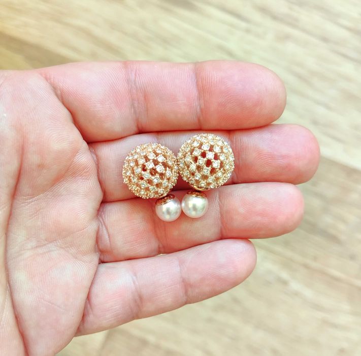 Обеци в розов цвят на Кристиан Диор с циркониеви камъни