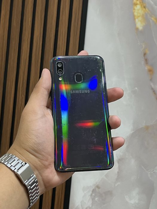 Продам Samsung A40
