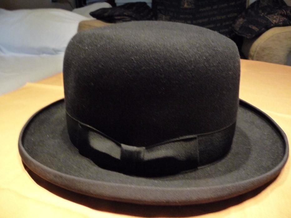 Шапка модел Homburger