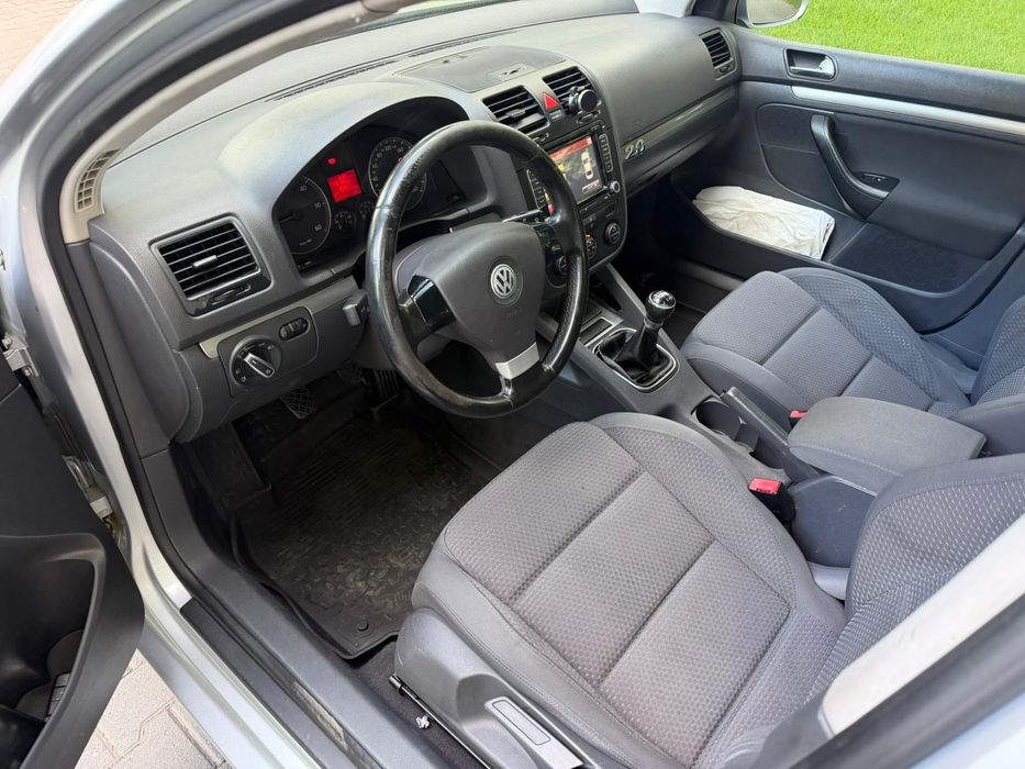 Vând Golf V  *An 2004 * 2.0 TDI *Manual