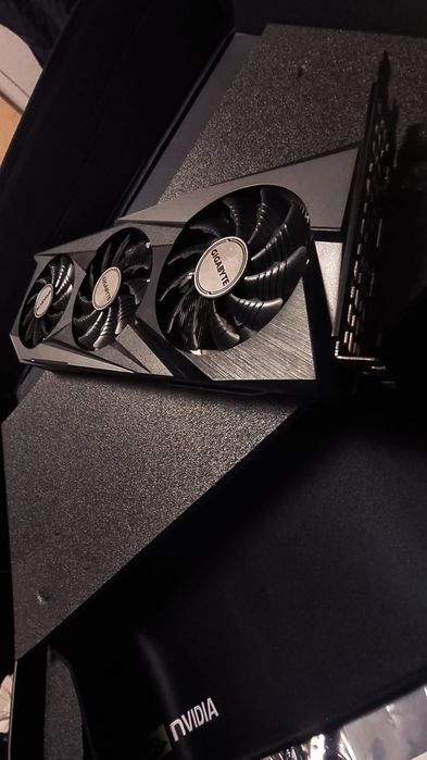 Gigabyte GeForce RTX 3060 Ti Gaming OC 8GB, în stare foarte bună