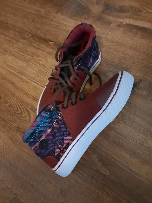 Tenesi înalți Reserved