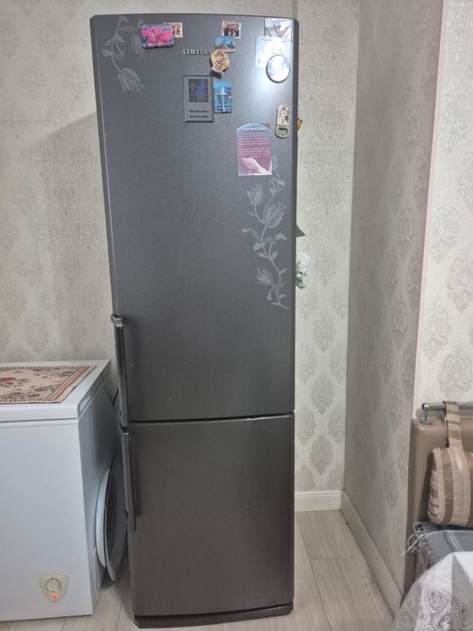 Холодильник Samsung