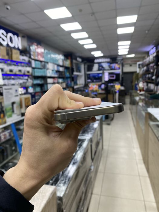 Iphone 15 pro max natural