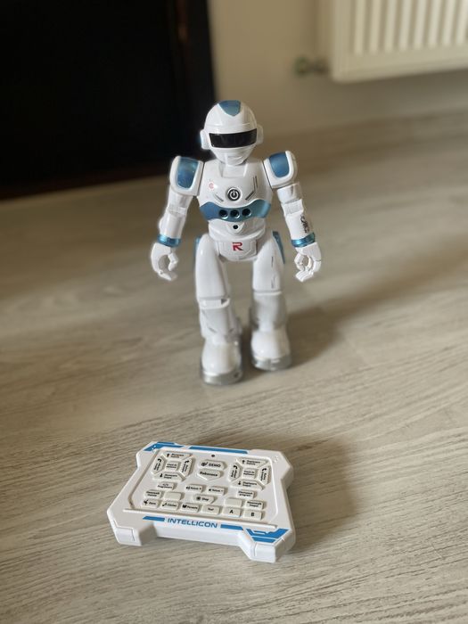 Robot cu telecomanda