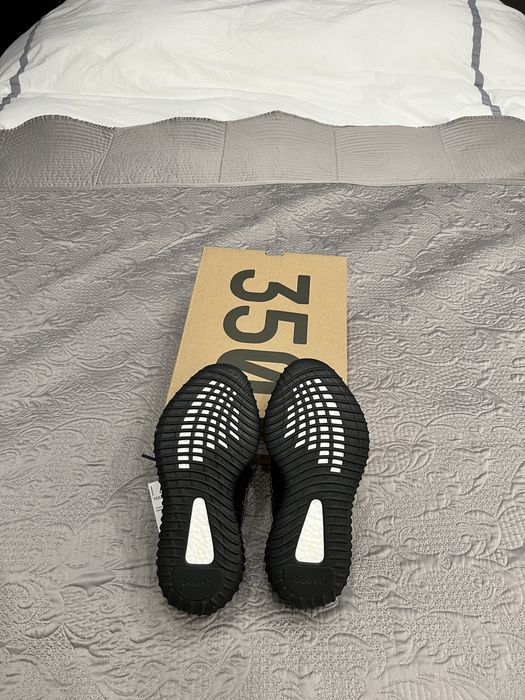 Adidasi originali Yeezy Boost 350