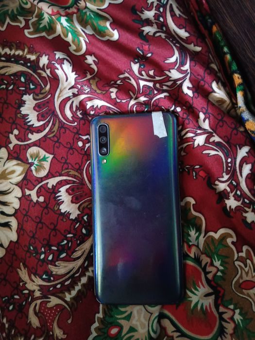 Продам Самсунг а50 отошло экран