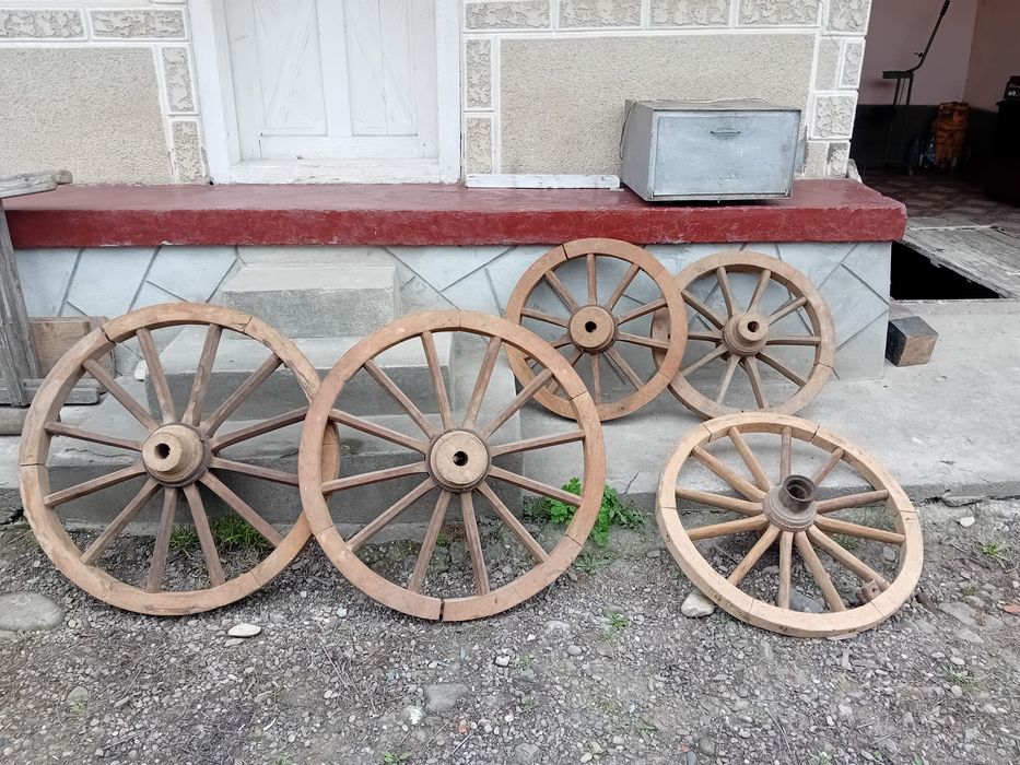 Roti de lemn ornament rustic