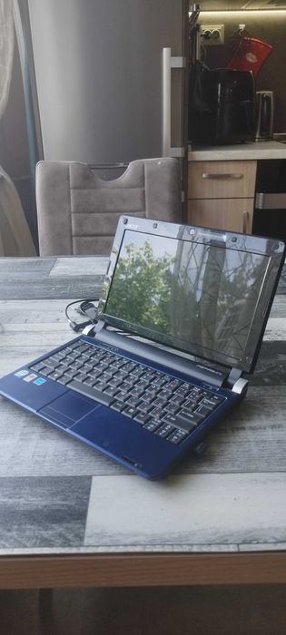 Лаптоп Acer Aspire One ! Отлично състояние !