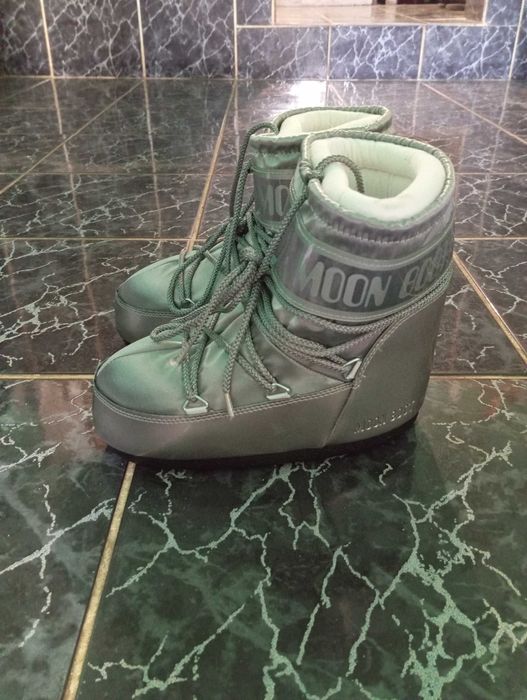 Vând Moon Boots noi,nepurtate