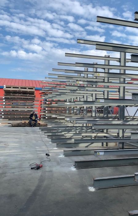 Rafturi metalice cantilever