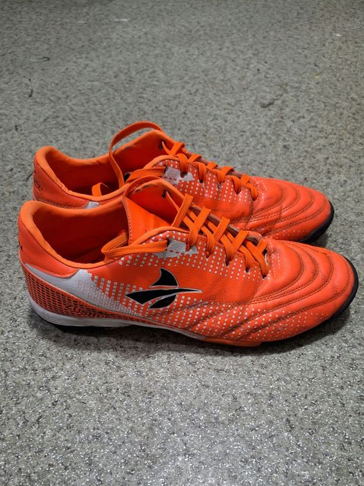 Krossovka (Sarakanoshka) sotiladi