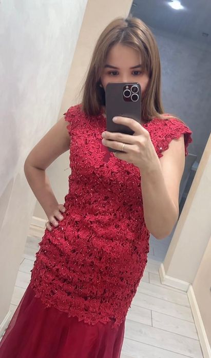 Красный платье вечерный