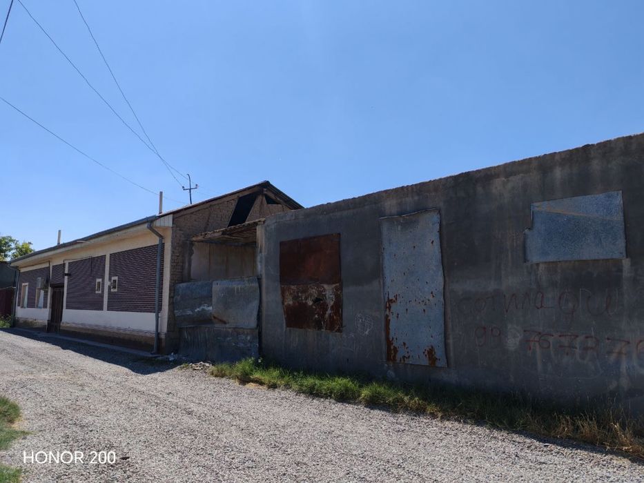 Сотилади! Зангиота туманида ховли жой 8 сотих йер сотилади.