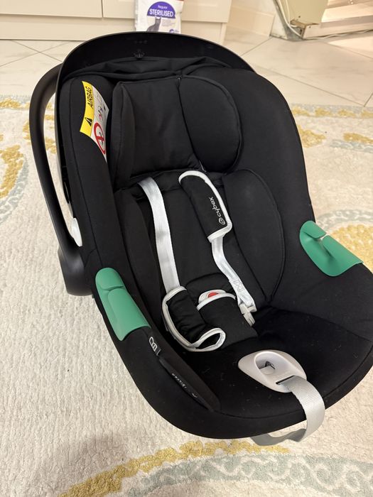 автокресло Cybex.