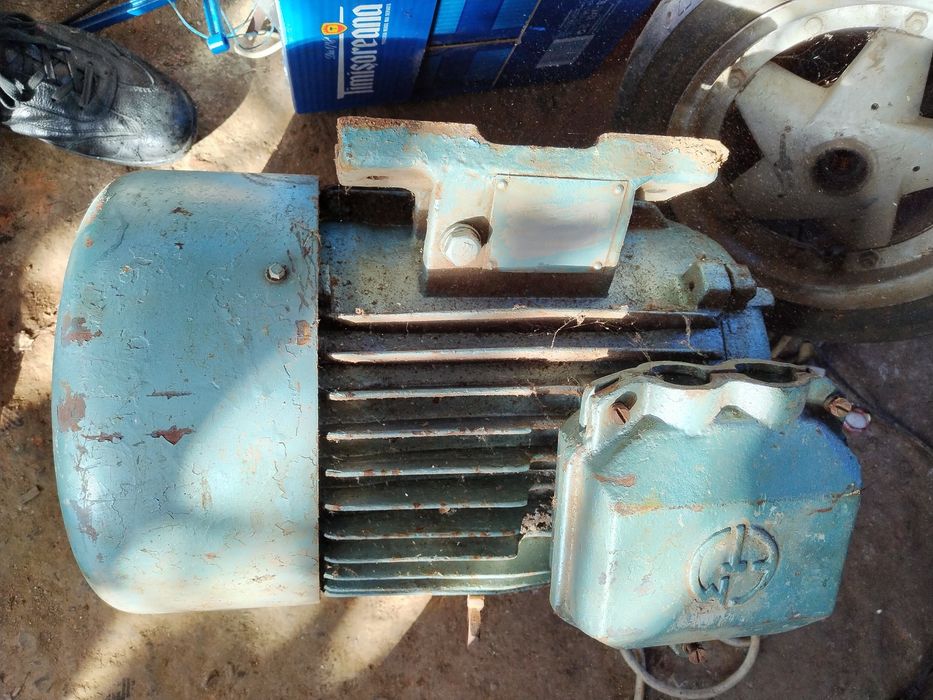 Masina injectat mase plastice, toba colorat plas