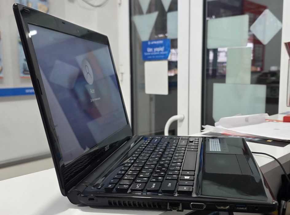 Acer Aspire E1-410 notebook.