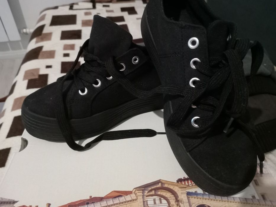 Продам обувь женскую