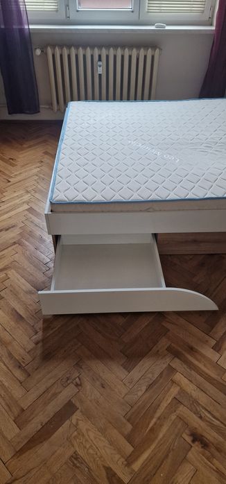 Спалня  с матрак