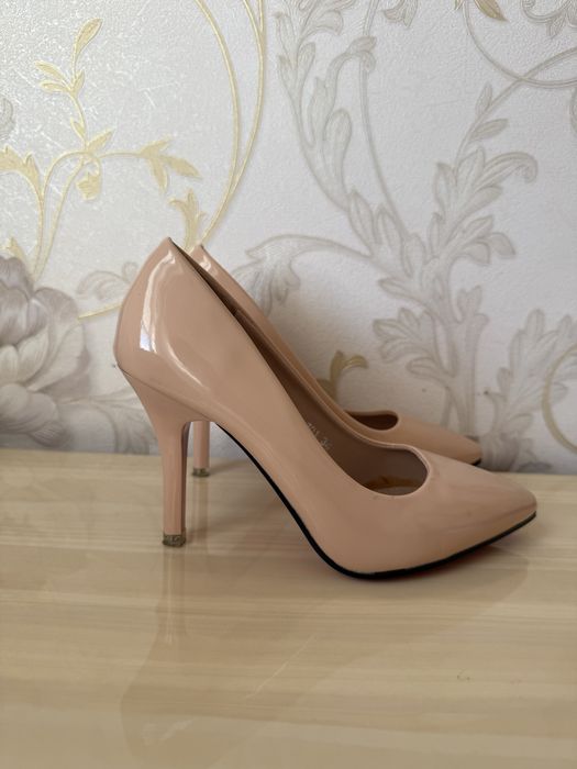 Продам туфли бежевые