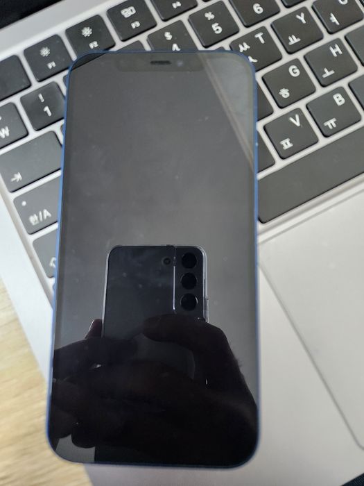 Iphone 12  region j/a