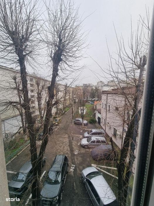 Apartament 2 camere, zona Centru, etaj 2 !