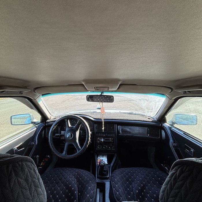 Машина ауди 80 б4