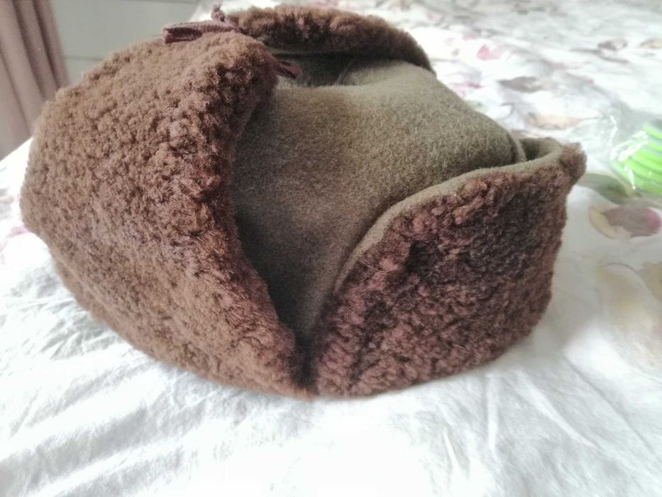 Кожени ръкавици, ушанка, вратовръзки