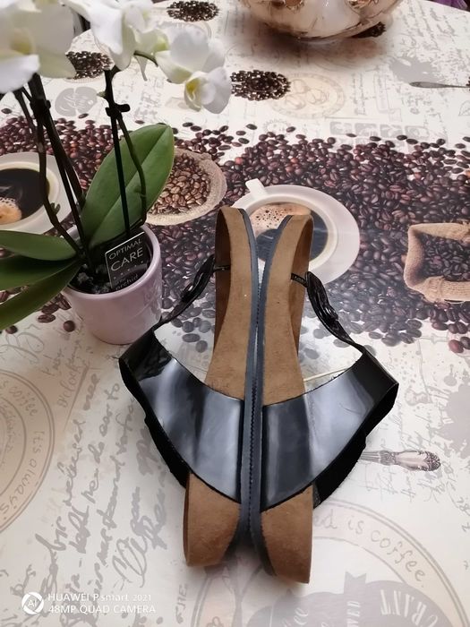 Маркови дамски чехли.