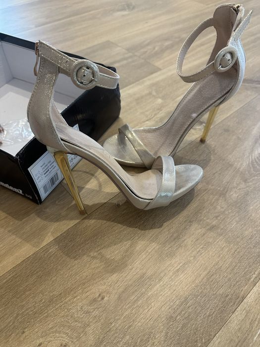 Нови златисти сандали Tendenz