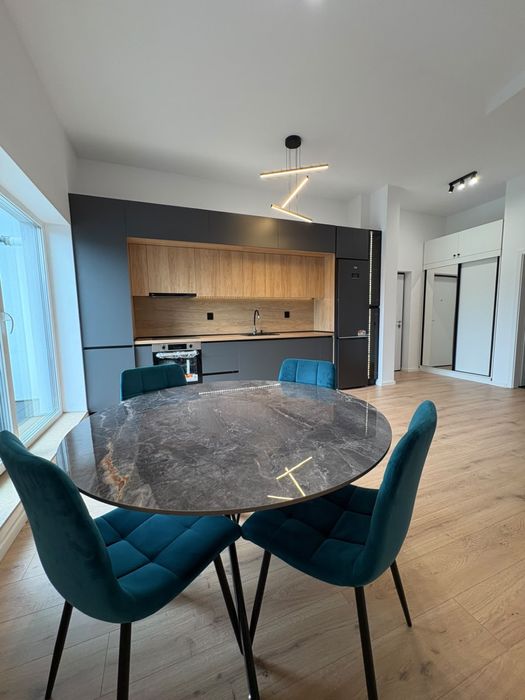 Inchiriez apartament  floresti