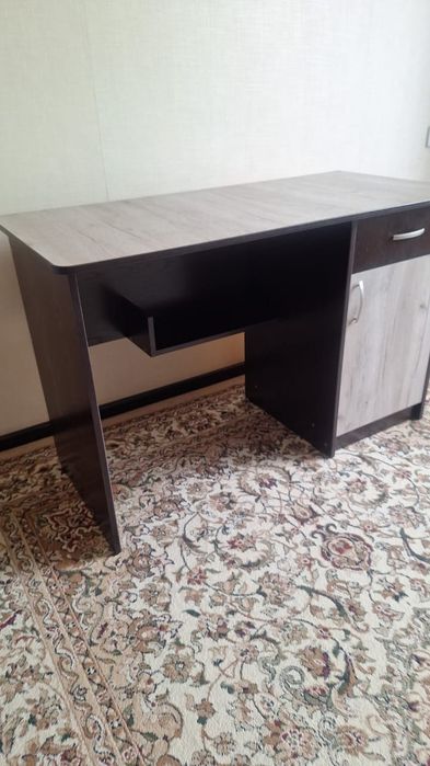 Продам письменный стол
