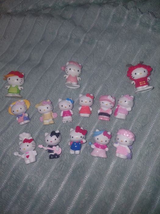 фигурки hello kitty из яиц chupa-chups, kinder