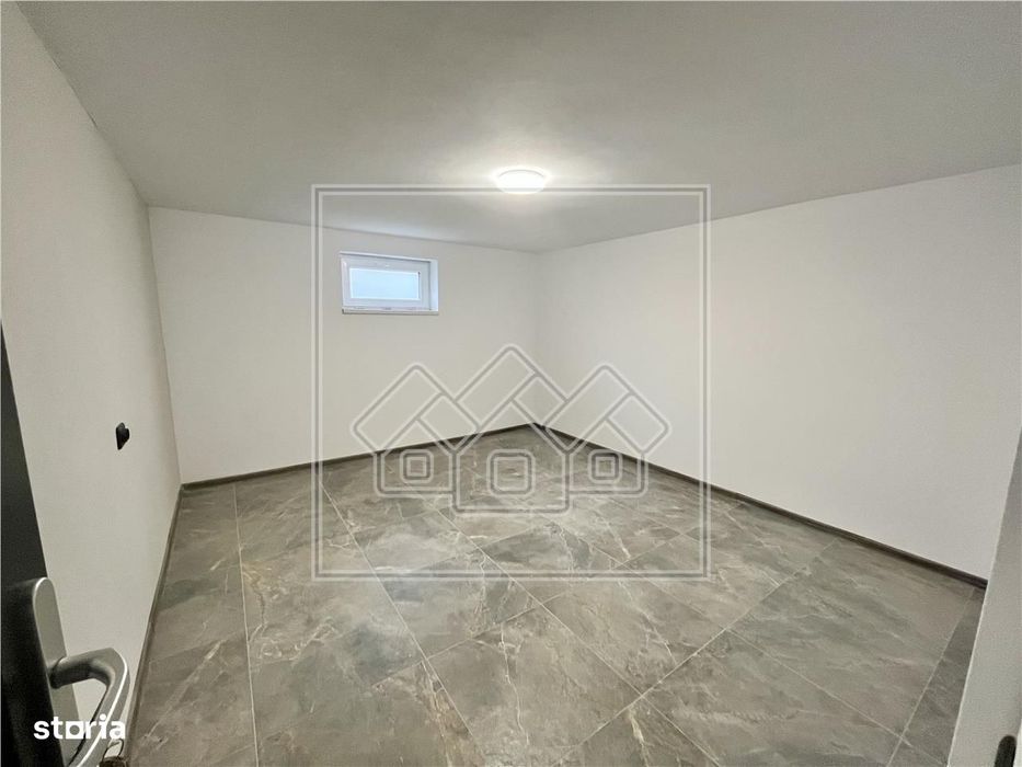Casa individuala in Selimbar, 4 camere, garaj, curte libera 220 mp
