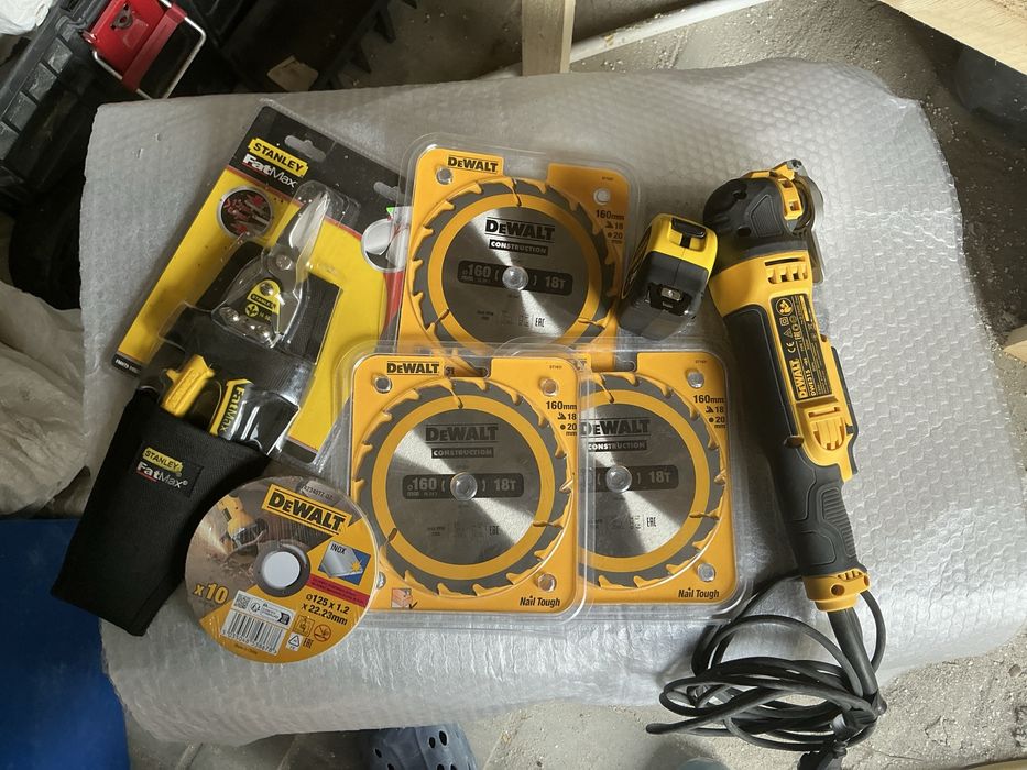 Vind pachet scule si pinze dewalt noi