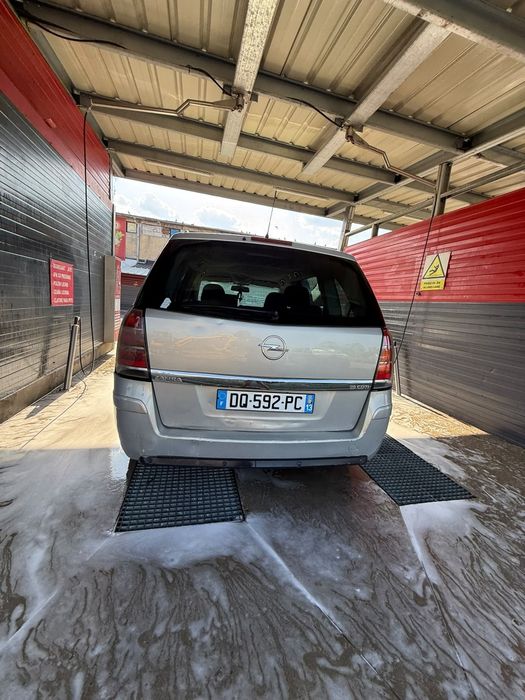 Vand sau schimb Opel Zafira