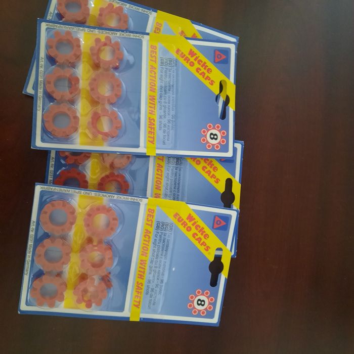 Продавам  детски пистолет с капси