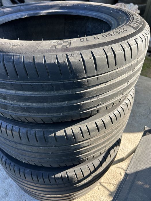 235 60 18 Michelin pilot 4 vara dot 2022